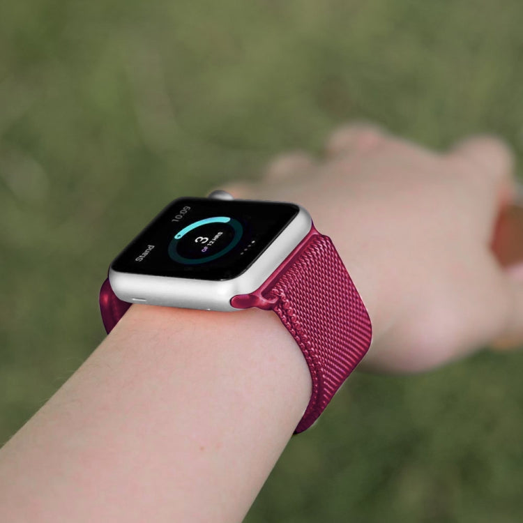 Frerndorf | Für Apple Watch Ultra 49mm & Watch Ultra 2 49mm / Series 9 & 8 & 7 45mm / 6 & SE & 5 & 4 44mm / 3 & 2 & 1 42mm Milanese Loop Magnetisches Edelstahl-Uhrenarmband (Tee Rot)