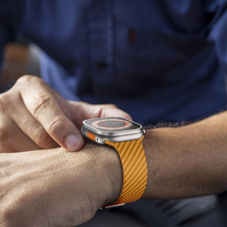 Frerndorf | Für Apple Watch Series 9 45mm Carbonfaser Magnetische Silber Schnalle Uhr Band (Hellbraun Schwarz)