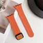Frendorf | Für Apple Watch SE 2023 40mm Magnetische Quadratische Schnalle Silikon Uhrenarmband (Orange)