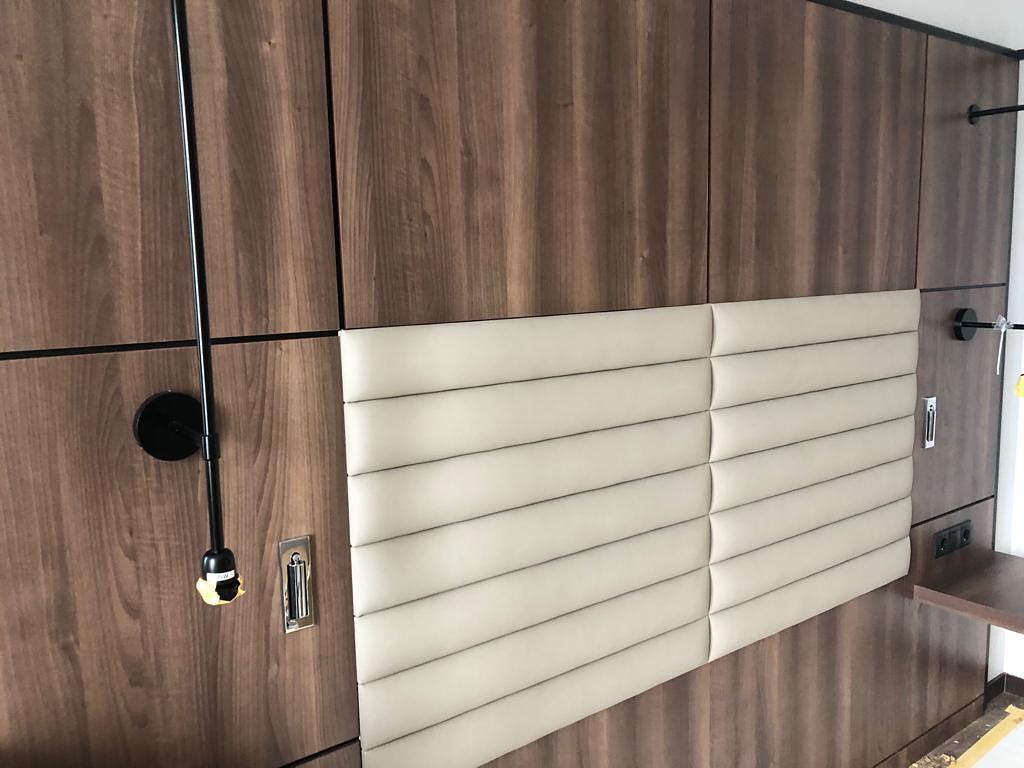 Frendorf | Eingebaute Bettlampe