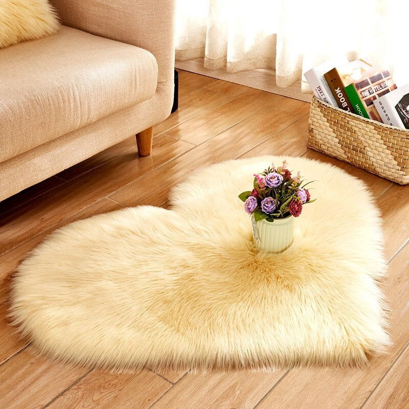 Flauschiger Teppich In Herzform