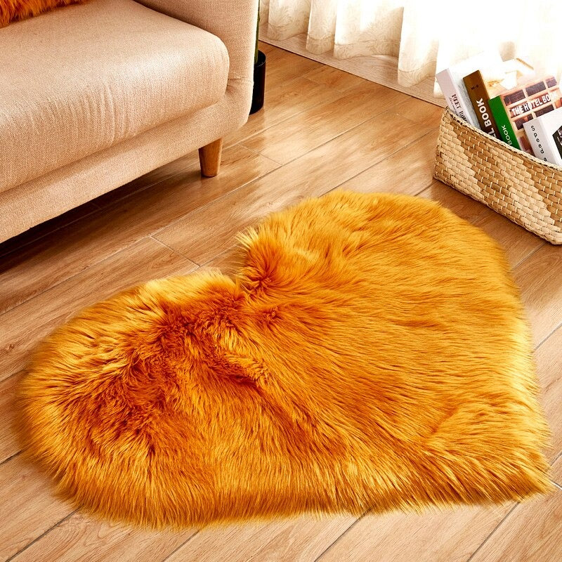 Flauschiger Teppich In Herzform