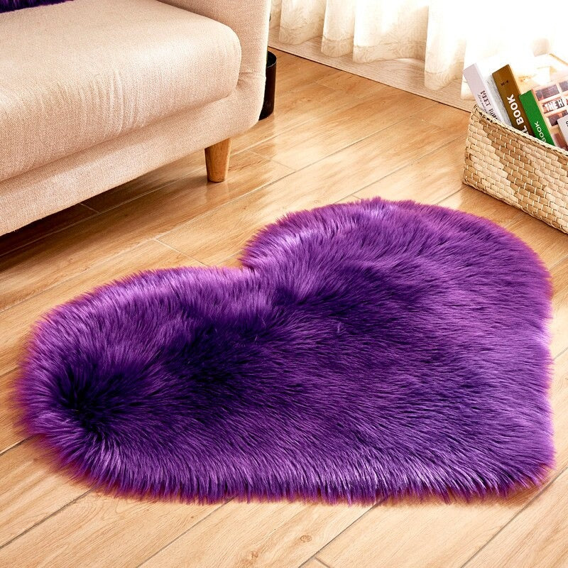 Flauschiger Teppich In Herzform