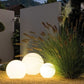 Wetterfestes Kugelförmiges LED Gartenlicht mit 16 Farben und Fernbedienung - Perfekt für Garten, Veranda & Party