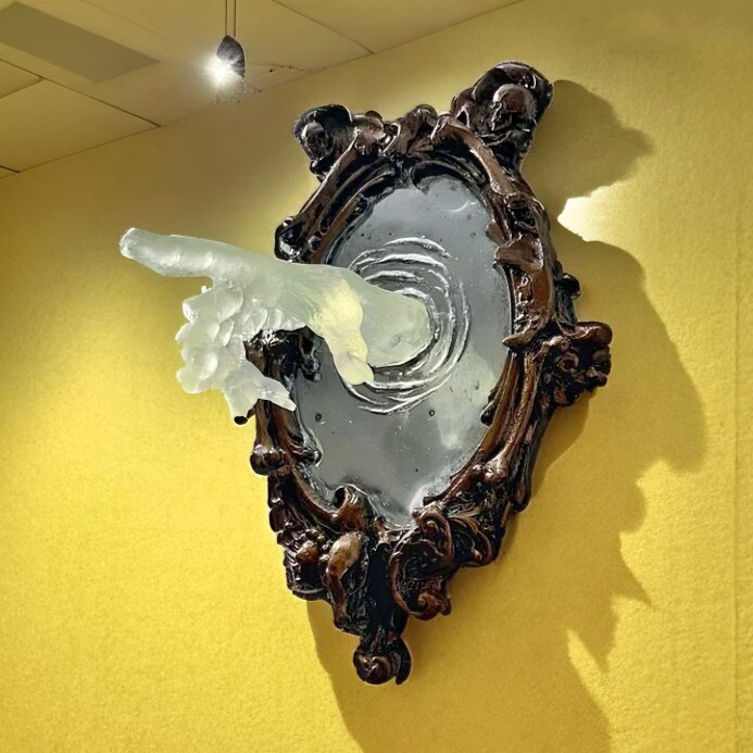 Gespenst im Spiegel Wandplakette Halloween Horror Skulptur Teufelshand Leuchtende Anzeige Spiegel Harz Kunsthandwerk Wohnkultur Neu 2023