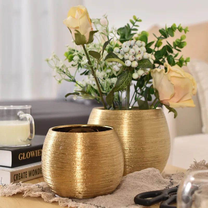 Gold-beschichteter Blumentopf
