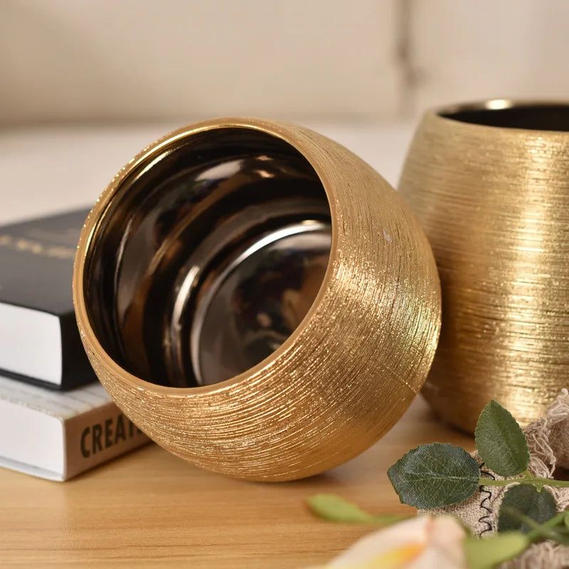 Gold-beschichteter Blumentopf