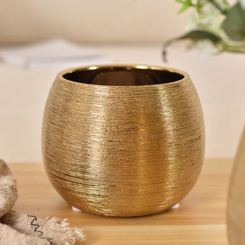 Gold-beschichteter Blumentopf