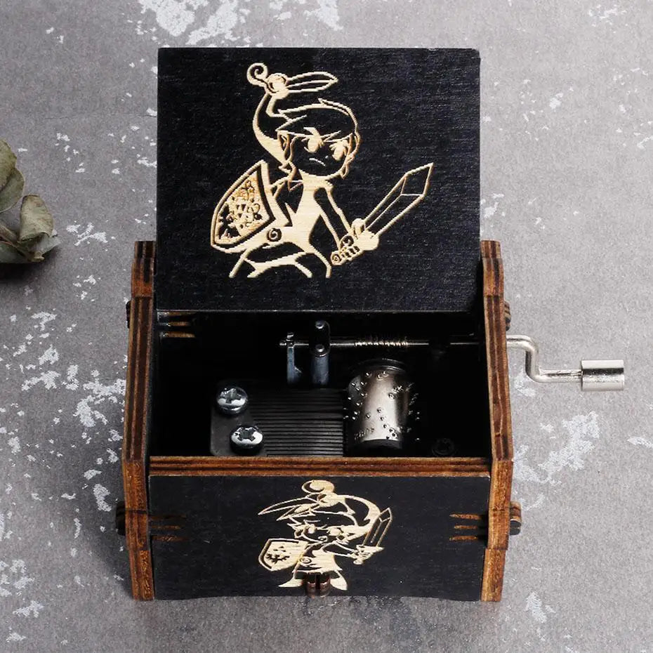 Neueste Design Anime Howl's Moving Castle Musikthema Antik geschnitzte Holz Handkurbel Musikbox Kinderspielzeug Weihnachtsgeschenk