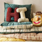PlushLetter Kissen - Weiches Buchstaben-Kissen für Schlafzimmer und Kinderzimmer