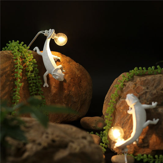 Frendorf | LizardLuxe Harz Tier Tischlampe | Modernes Eidechsen-Design | Deko-Lampe für Wohnzimmer & Büro