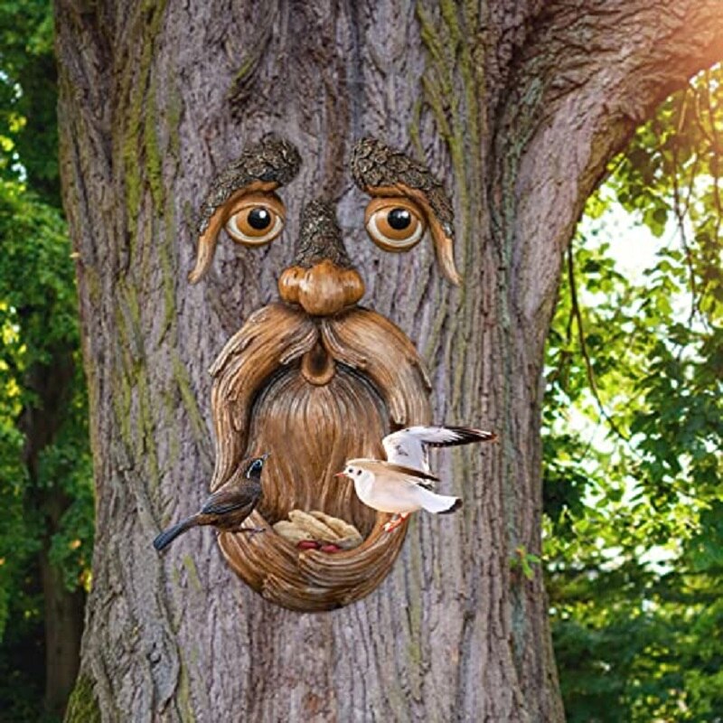 Augen der Natur: Baumgesicht Vogelfutterstation