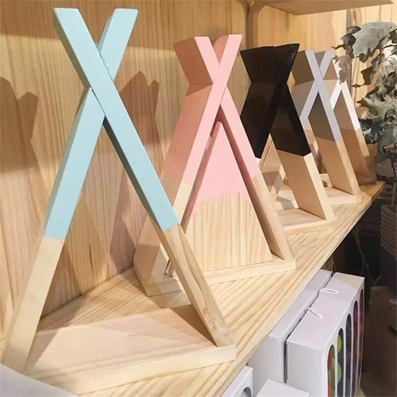 Nordische Tipi-Regale aus Holz