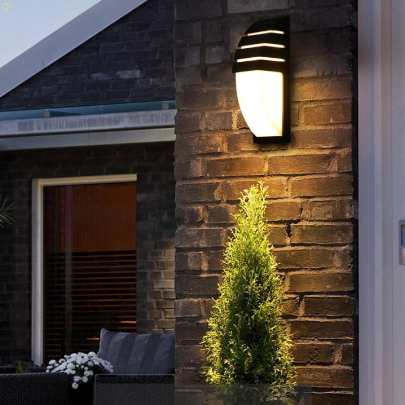 Frendorf | LumeArc Moderne Außenwandleuchte – Zeitloses Design mit Eleganter Bogenform