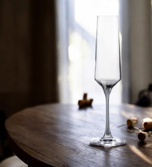 Frendorf | 218ml bleifreies Kristall-Sektschale – elegante und langlebige Flöte mit einem raffinierten Design, perfekt für Sekt und Feierlichkeiten, verstärkt Blasen und Aroma, ideal für Zuhause, Restaurants und besondere Anlässe.