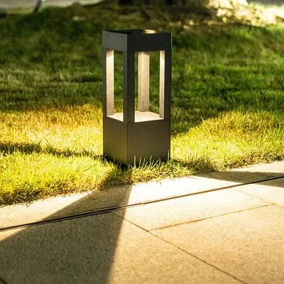 Frendorf | SolaraNova Solarbetriebene Säulenlampe | Nachhaltige Gartenbeleuchtung | LED Außenleuchte | Wetterfest | Solarbetriebene Lichtquelle für Terrasse & Garten