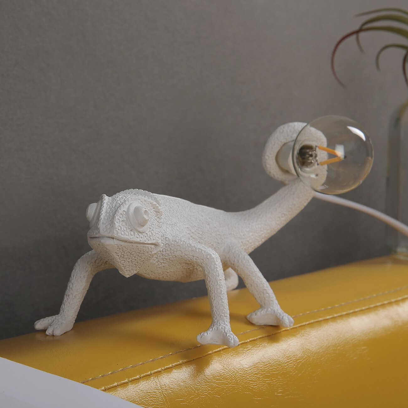 Frendorf | LizardLuxe Harz Tier Tischlampe | Modernes Eidechsen-Design | Deko-Lampe für Wohnzimmer & Büro