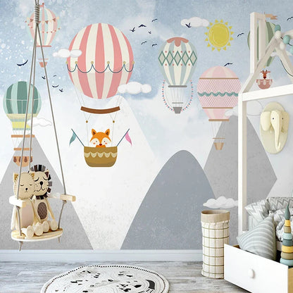 Frendorf | Gestreifte Heißluftballons über Berggipfeln mit Fuchspilot Wandmural Tapete
