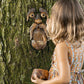 Augen der Natur: Baumgesicht Vogelfutterstation