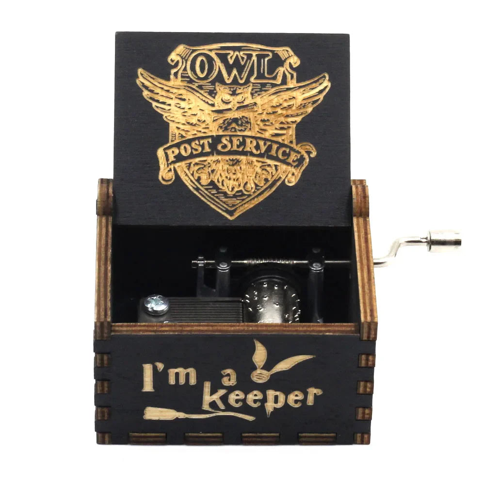 Neueste Design Anime Howl's Moving Castle Musikthema Antik geschnitzte Holz Handkurbel Musikbox Kinderspielzeug Weihnachtsgeschenk
