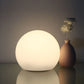 GlowSphere – Tischlampe mit modernem weltlichem Charme