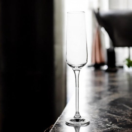 Frendorf | 231ml bleifreies Kristall-Sektglas – schlanke und elegante Flöte, perfekt für Champagner, Schaumweine und besondere Anlässe, hebt die Bläschen und das Aroma hervor, ideal für zu Hause, Restaurants oder Veranstaltungen.