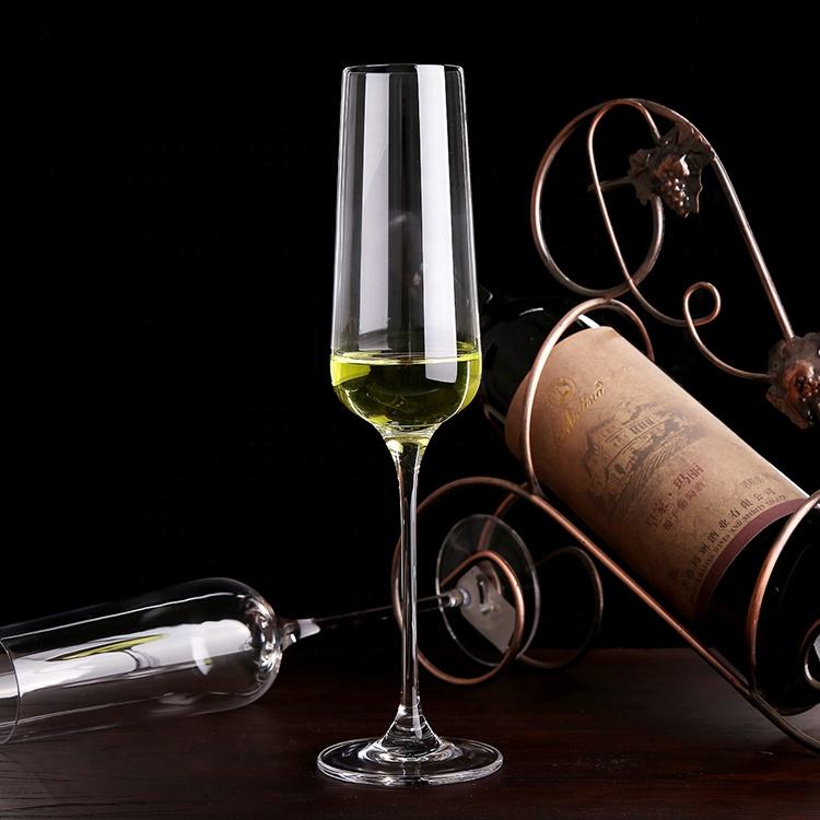 Frendorf | 231ml bleifreies Kristall-Sektglas – schlanke und elegante Flöte, perfekt für Champagner, Schaumweine und besondere Anlässe, hebt die Bläschen und das Aroma hervor, ideal für zu Hause, Restaurants oder Veranstaltungen.