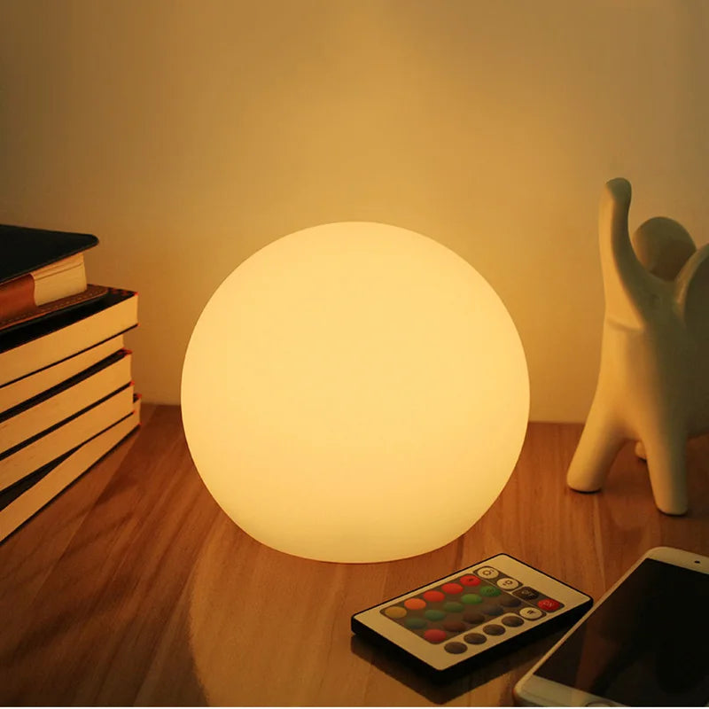 GlowSphere – Tischlampe mit modernem weltlichem Charme