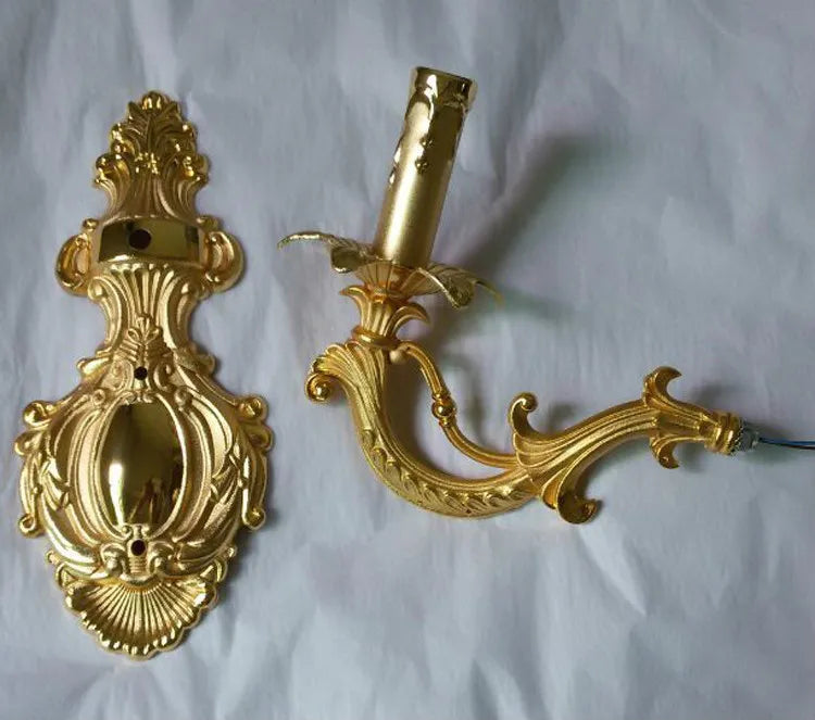 Frendorf | RegalGlow - Barock Wandleuchte in Gold mit Kristallakzenten