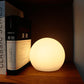 GlowSphere – Tischlampe mit modernem weltlichem Charme