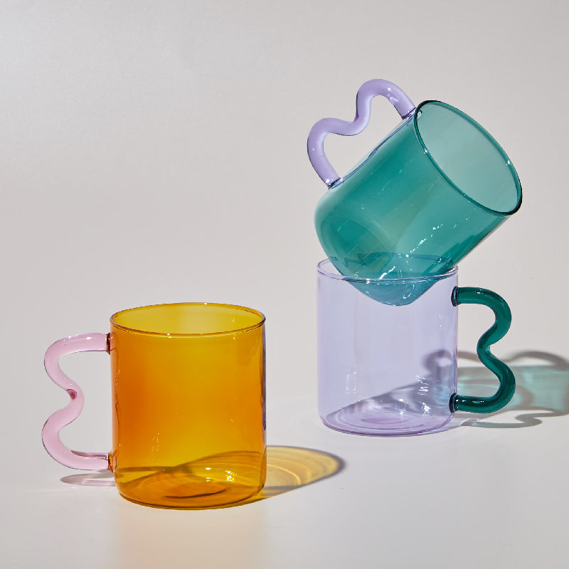 DUNKELFARBENES GLASBECHER