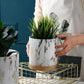 Handgefertigter Planter mit goldener Unterlage