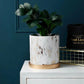 Handgefertigter Planter mit goldener Unterlage