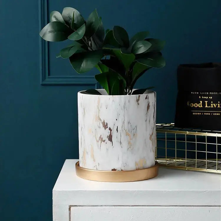 Handgefertigter Planter mit goldener Unterlage