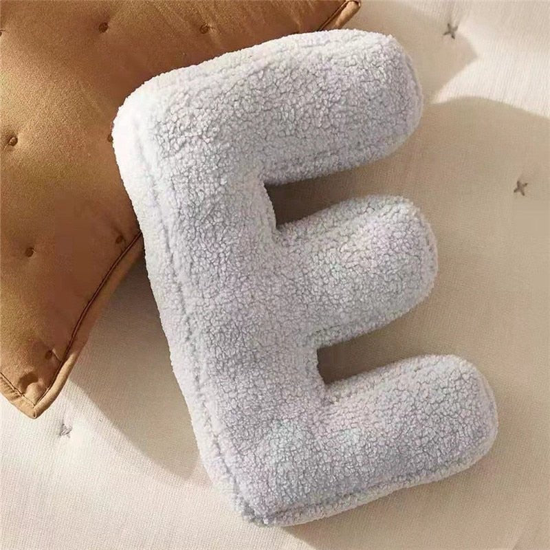 PlushLetter Kissen - Weiches Buchstaben-Kissen für Schlafzimmer und Kinderzimmer