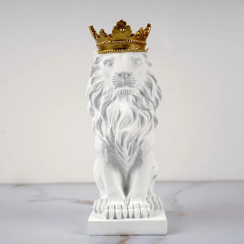 Goldene Krone Löwenkönig Statue