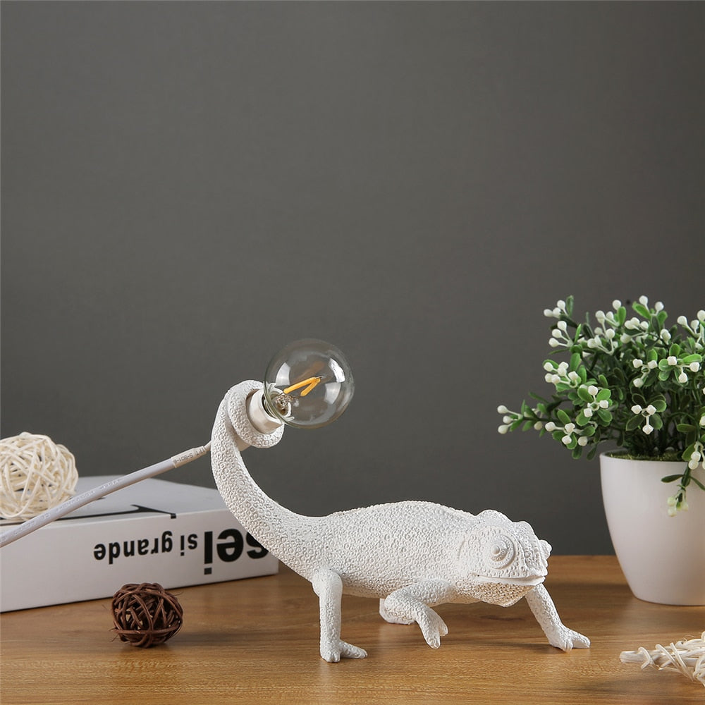 Frendorf | LizardLuxe Harz Tier Tischlampe | Modernes Eidechsen-Design | Deko-Lampe für Wohnzimmer & Büro