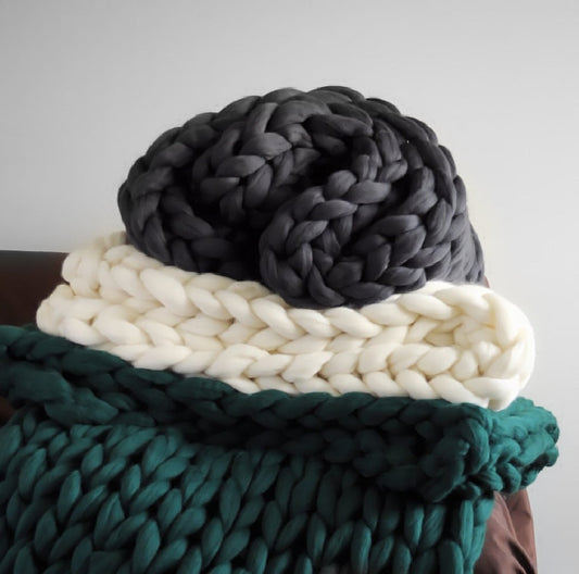 Schwere Strickdecke