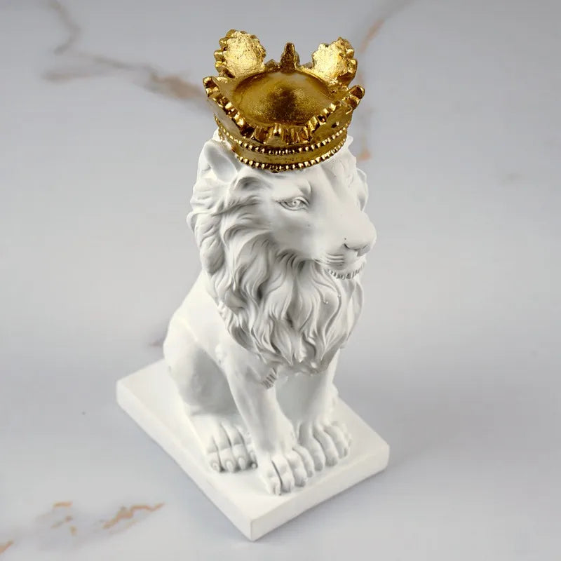 Goldene Krone Löwenkönig Statue