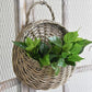 Frendorf | RattaBloom Wand-Pflanzgefäß aus Rattan | Hängender Pflanzenhalter | Dekoratives Garten-Accessoire