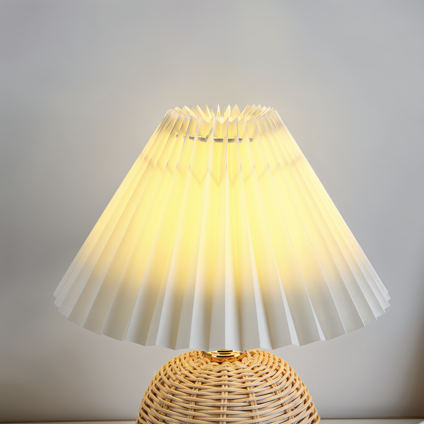 Frendorf | Brolly Plissierte Tischlampe - Retro Rattan Lampe - Konische Tischlampe