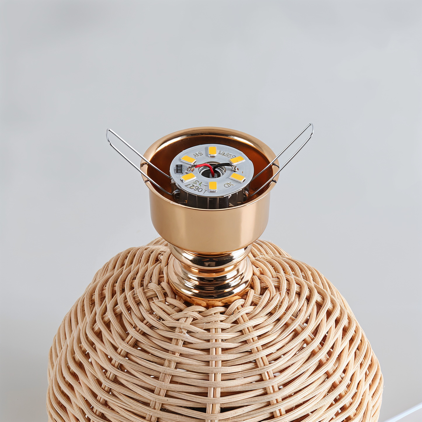 Frendorf | Brolly Plissierte Tischlampe - Retro Rattan Lampe - Konische Tischlampe