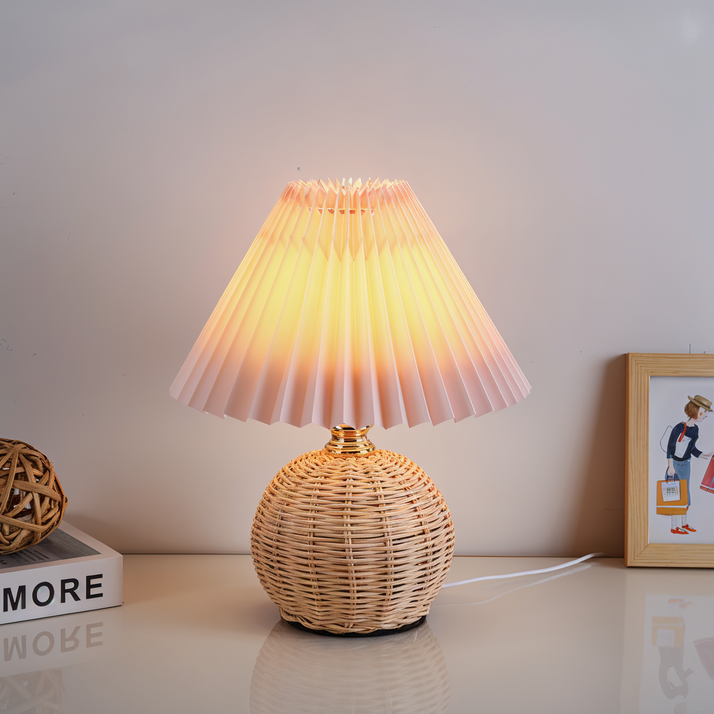 Frendorf | Brolly Plissierte Tischlampe - Retro Rattan Lampe - Konische Tischlampe
