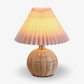Frendorf | Brolly Plissierte Tischlampe - Retro Rattan Lampe - Konische Tischlampe