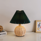 Frendorf | Brolly Plissierte Tischlampe - Retro Rattan Lampe - Konische Tischlampe