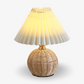 Frendorf | Brolly Plissierte Tischlampe - Retro Rattan Lampe - Konische Tischlampe