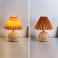 Frendorf | Brolly Plissierte Tischlampe - Retro Rattan Lampe - Konische Tischlampe