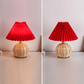 Frendorf | Brolly Plissierte Tischlampe - Retro Rattan Lampe - Konische Tischlampe