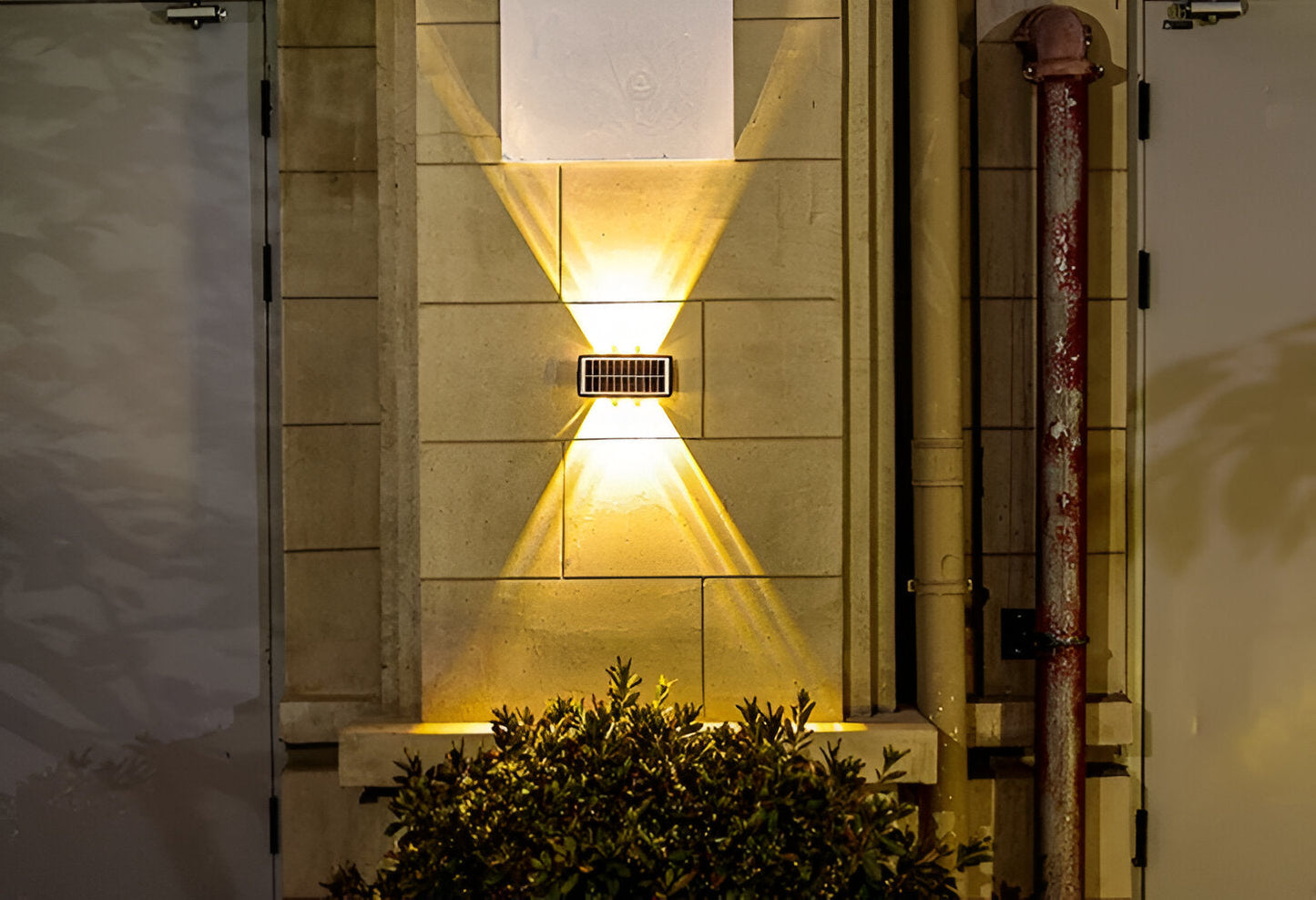 Frendorf | DualLit Gartenbeleuchtung - Wasserdichte LED Solarlampe Garten - Up & Down Außenbeleuchtung