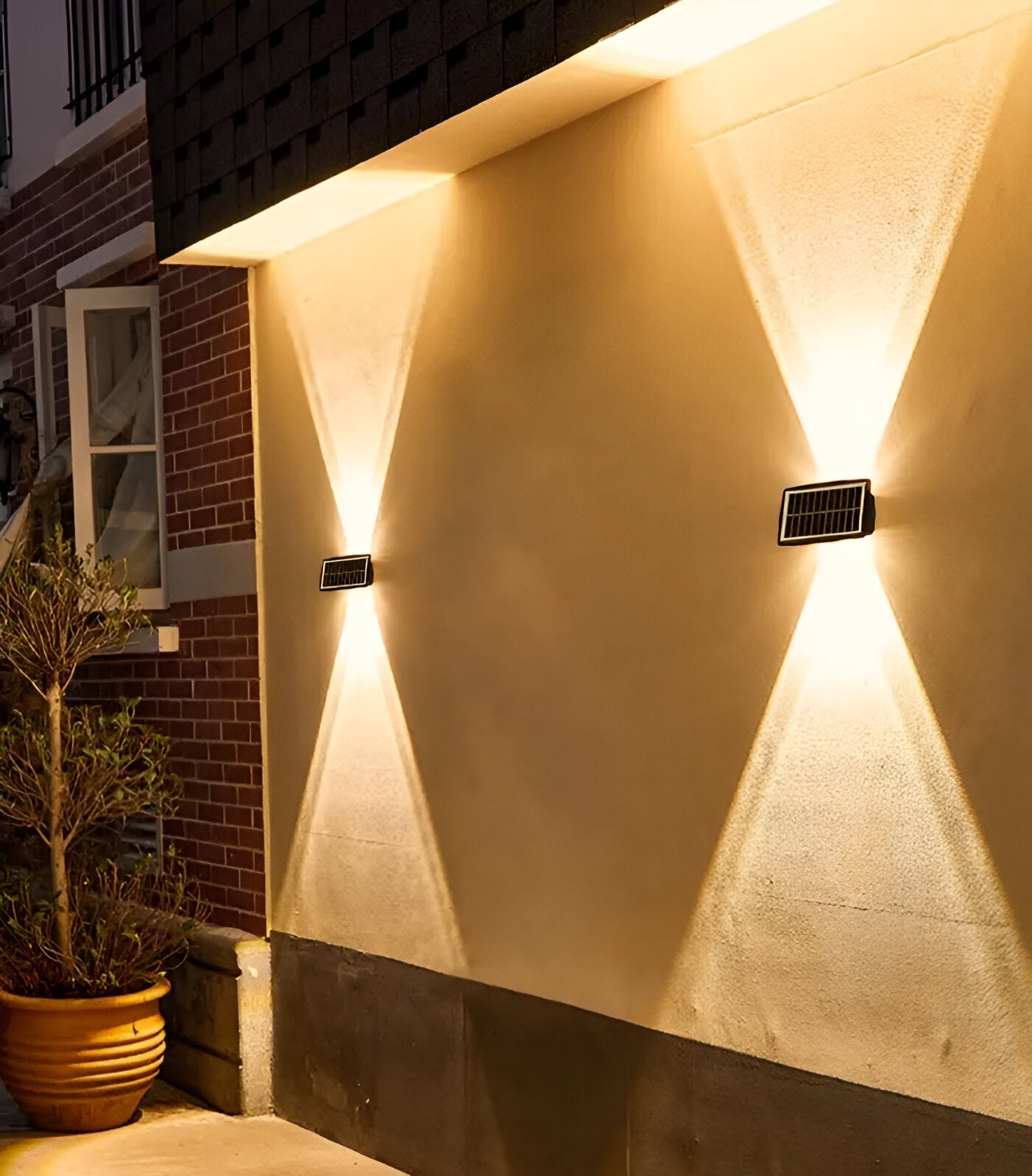 Frendorf | DualLit Gartenbeleuchtung - Wasserdichte LED Solarlampe Garten - Up & Down Außenbeleuchtung